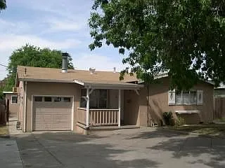 146 Manville Ave photo 1