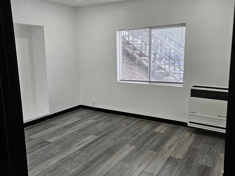 325 N Normandie Ave — Photo 7