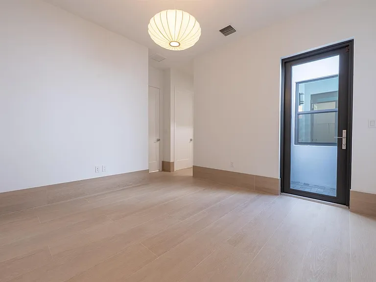 9597 Royal Palm Way — Photo 33