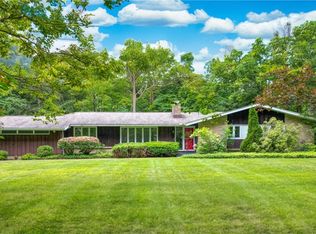 13034 Woodcrest Ln, Chesterland, OH 44026