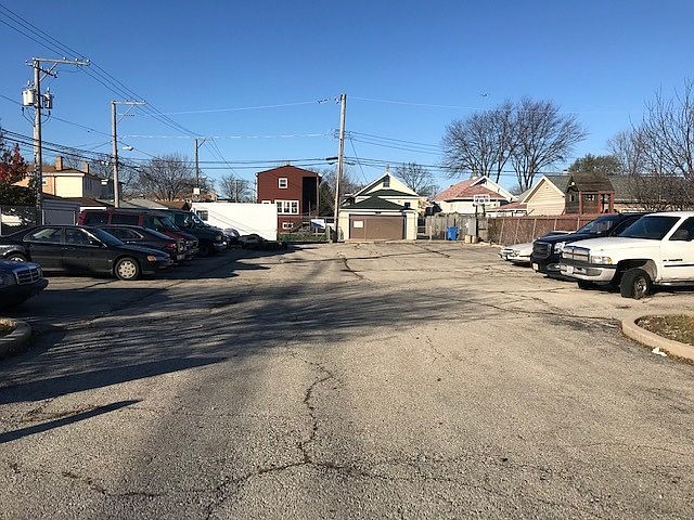 2nd image of 4420 N Austin Ave
