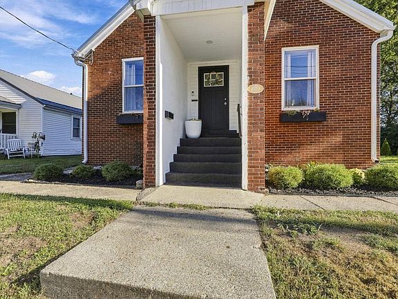 3rd image of 629 Spring Ave