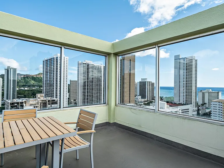 roof top terrace with views of ocean. Lots of tablses/ chaire and grills