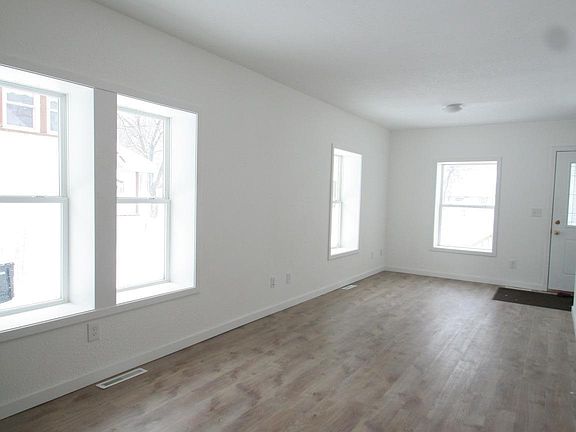 4th image of 411 11th Ave SE