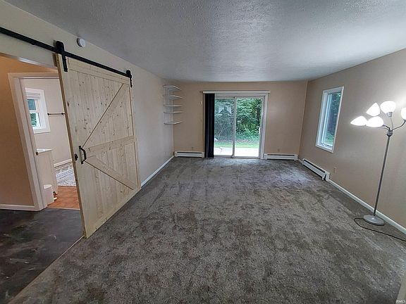 5th image of 301 Twin Oaks Dr