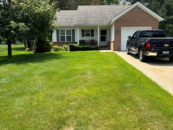 7794 E Ridge Dr, Almont, MI 48003