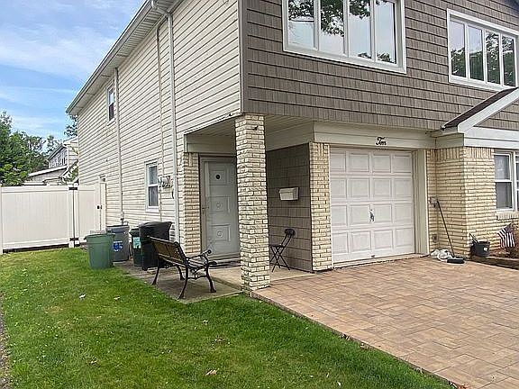 3rd image of 10 Escanaba Ave