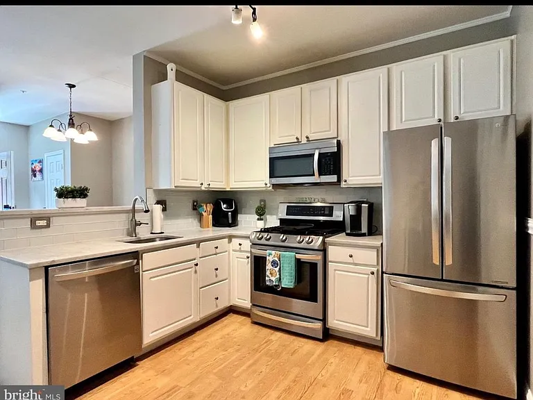 8605 Capistrano Way — Photo 4