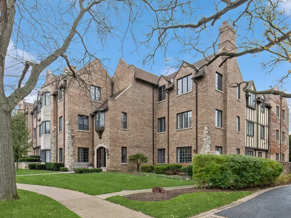 511 Oakwood Ave APT 2C, Lake Forest, IL 60045