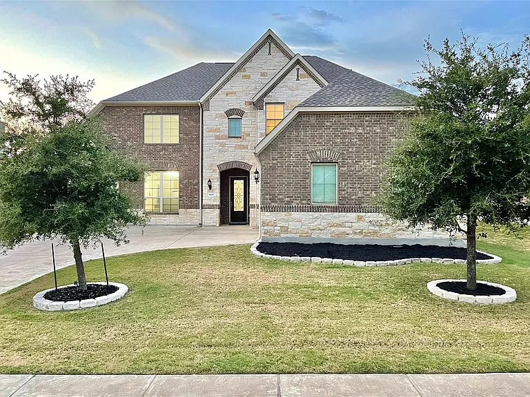 3809 Mineral Dr — Photo 2