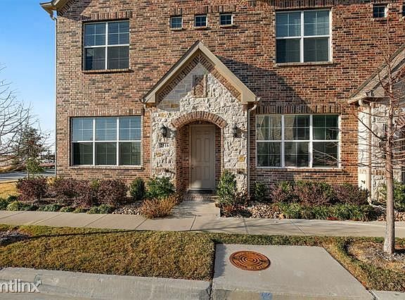 5th image of 2516 Plumas Dr