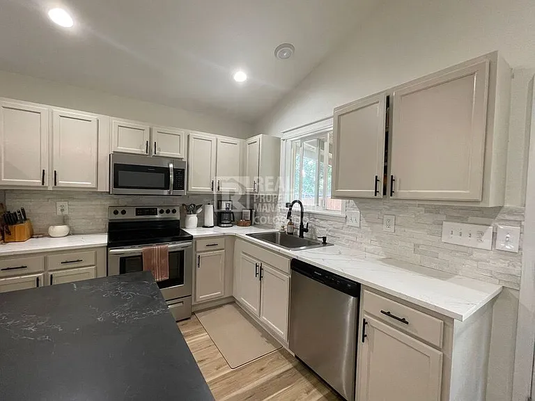 4626 Witches Hollow Ln — Photo 10