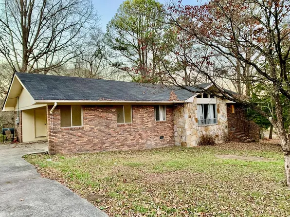 2814 Suncrest Dr, Dalton, GA 30720