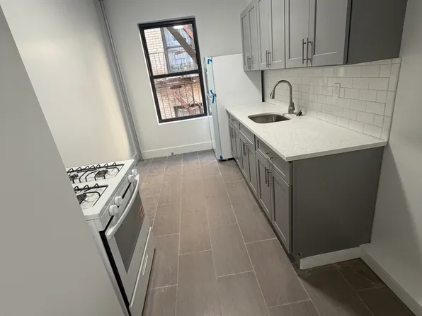 4130 Carpenter Avenue image 1 of 6