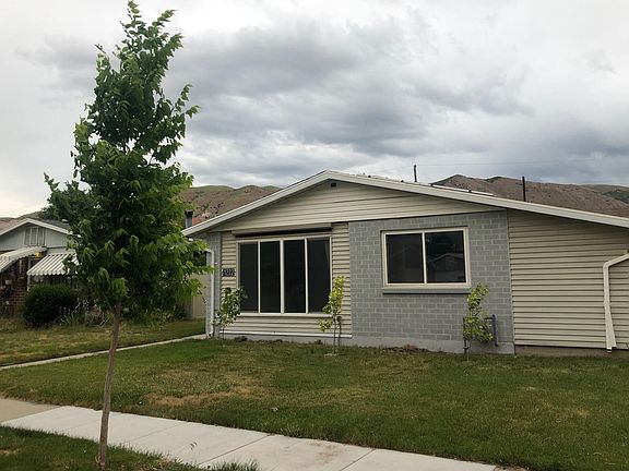 2nd image of 1222 N Nocturne Dr