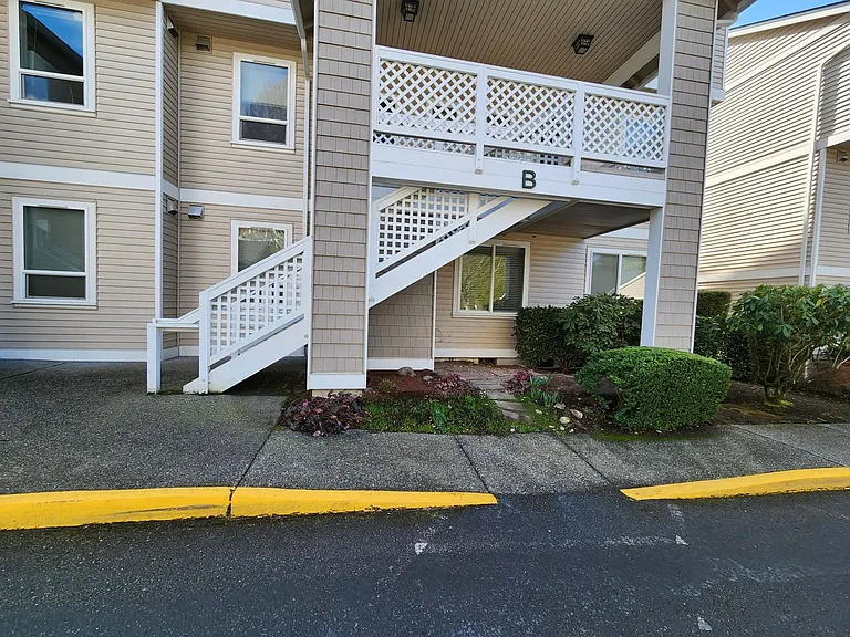 17827 80th Ave NE #B102 — Photo 2