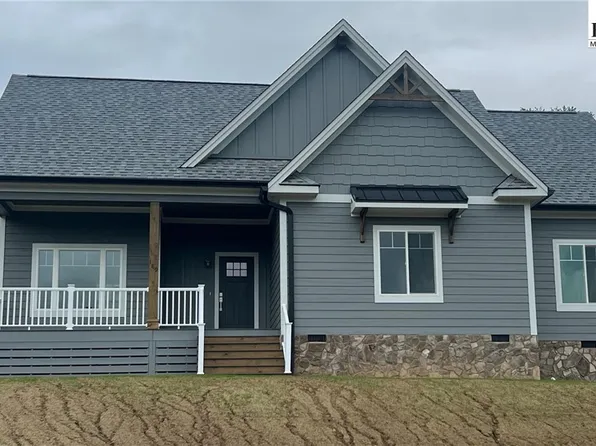 189 Annabelle Lee Lane, Jefferson, NC 28640