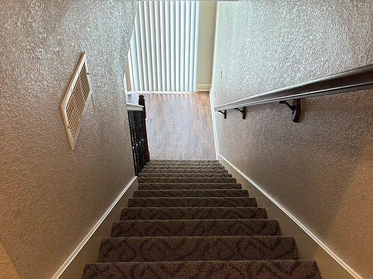 146 Barberry Ln — Photo 8
