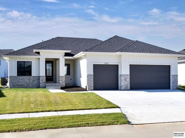 5724 N 208th St, Elkhorn, NE 68022