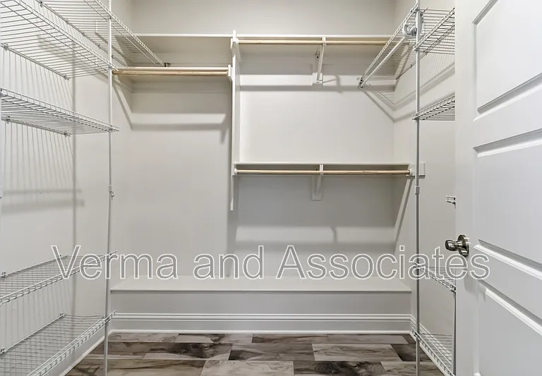 931 E Skyline Loop — Photo 16
