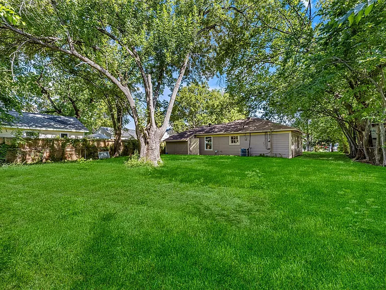 7224 McHenry St — Photo 17
