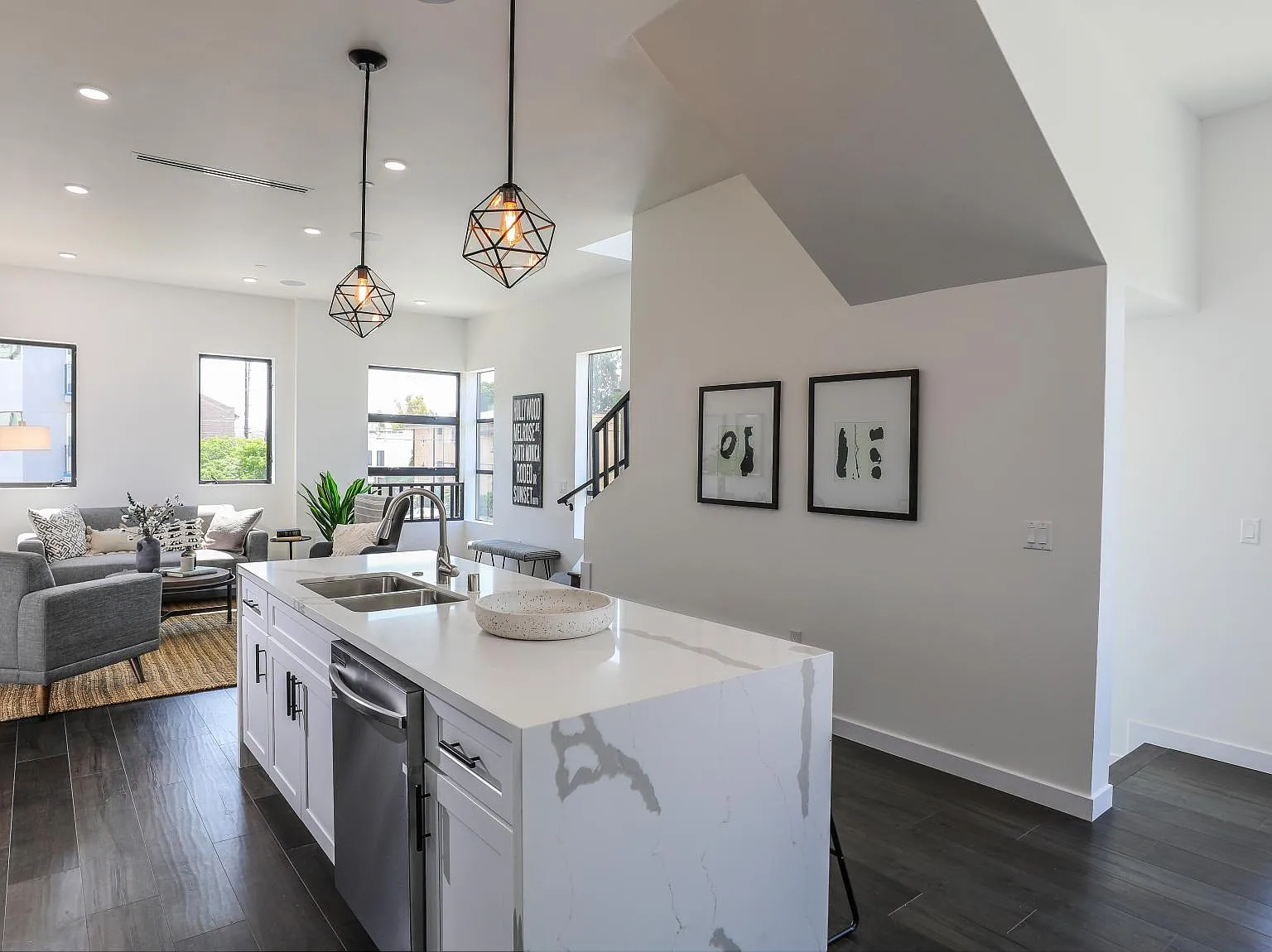2 bed, 1719 sqft, $5,500 — Photo 3