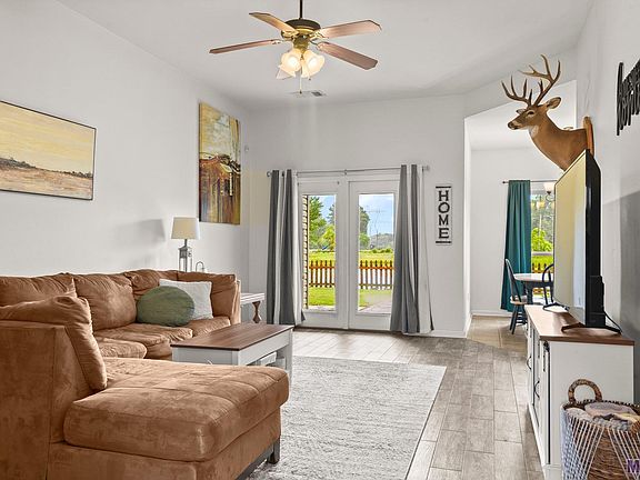 3rd image of 11374 Ashwood Ct