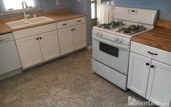 3rd image of 22055 Tulane Ave