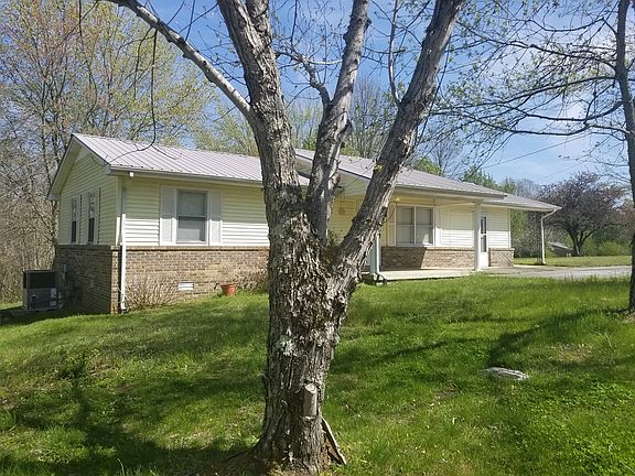 2nd image of 303 Buck Ln
