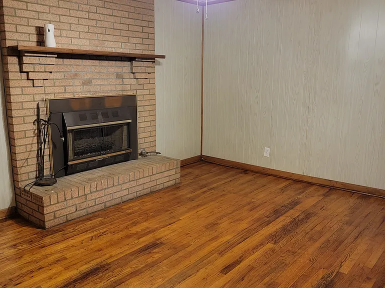 2417 Holloway St — Photo 1