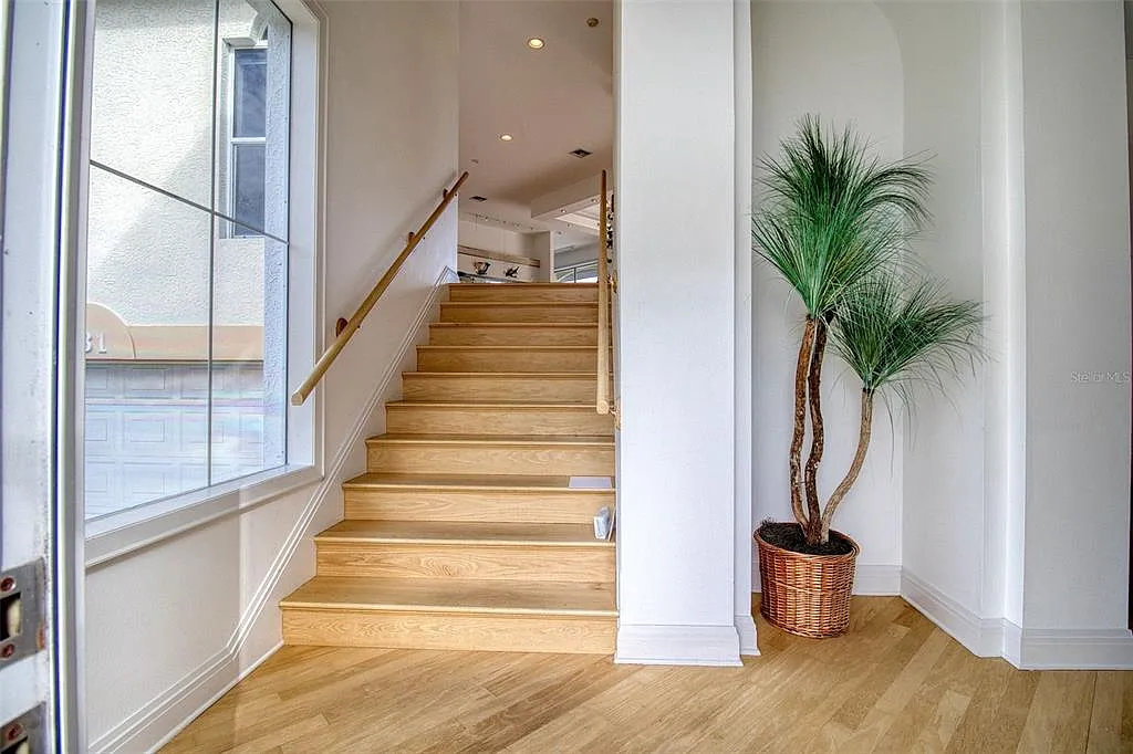4 bed, 3.0 bath, 3302 sqft, $9,000 — Photo 2