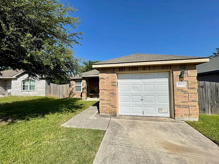 8711 Shaenwest — Photo 1