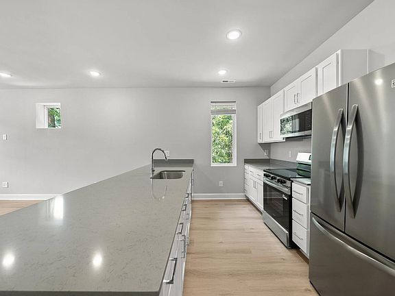 5th image of 4204 Reavis Rd