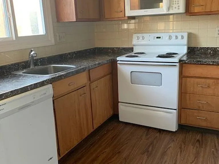 Angle-Tyler Apartments — Photo 14