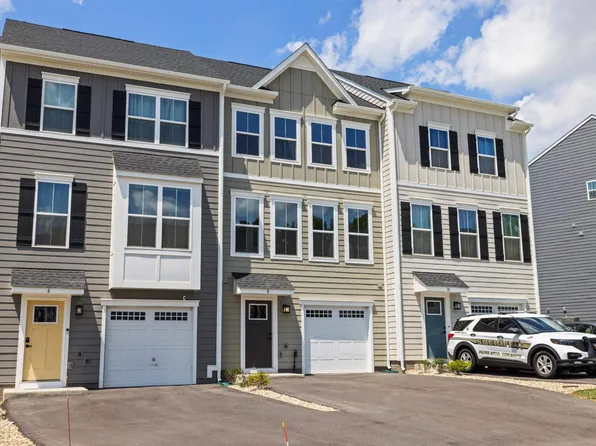 8 Iron Horse Ln, Staunton, VA 24401