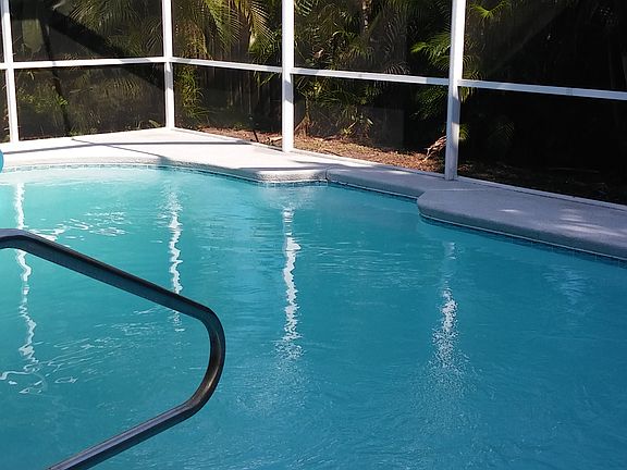 5th image of 1021 SE Albatross Ave
