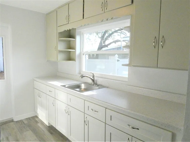 125 E King St — Photo 7