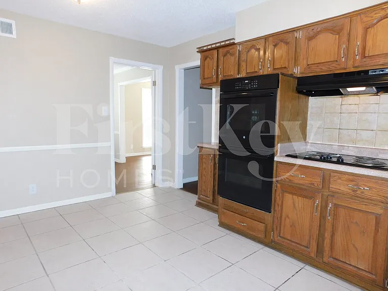 4832 Rolling Meadows Dr — Photo 6