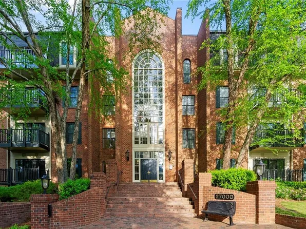 27208 Plantation Dr NE, Atlanta, GA 30324