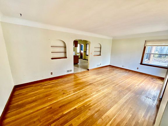 5th image of 1654 Kinney Ave NW