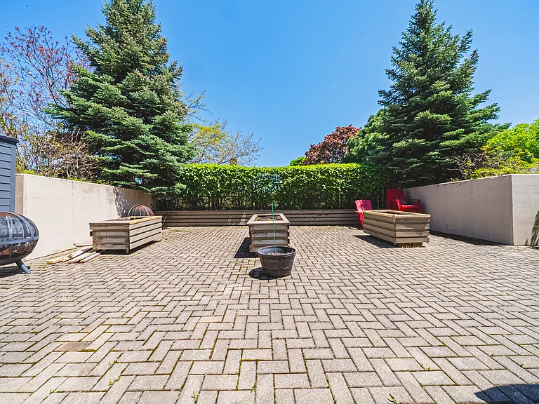 1425 Bayview Ave — Photo 8
