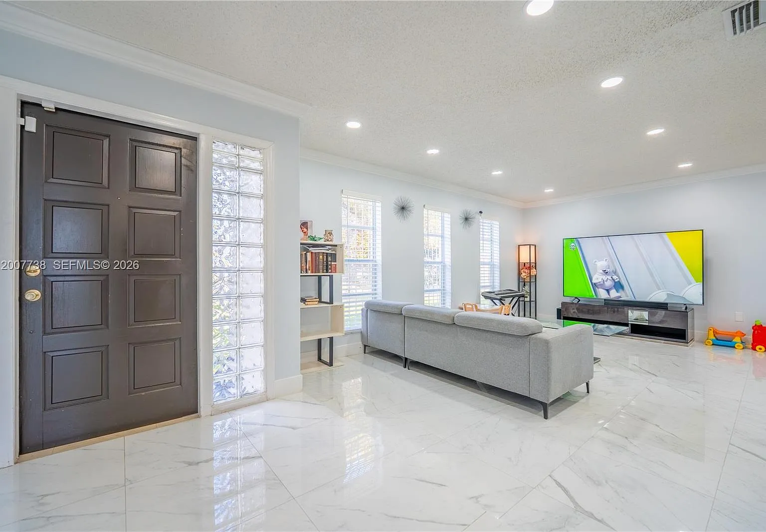 3 bed, 1.0 bath, $3,500 — Photo 3