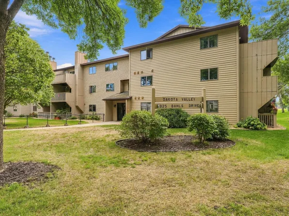 925 Bahls Dr APT 208, Hastings, MN 55033