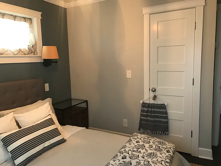B St — Photo 4