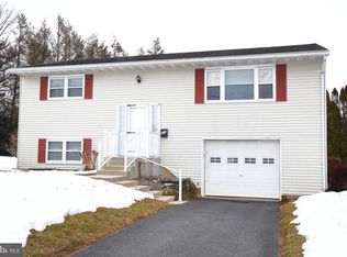 213 N Locust St, Lititz, PA 17543