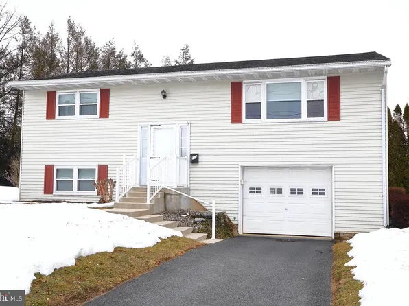 213 N Locust St, Lititz, PA 17543