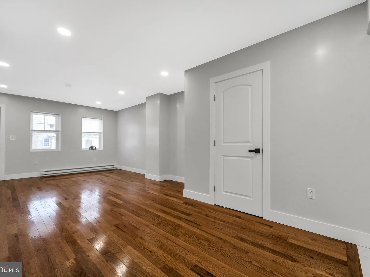 3 bed, 1.5 bath, 1054 sqft, $1,500 — Photo 3
