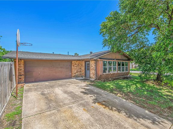 5th image of 1404 Medina Dr