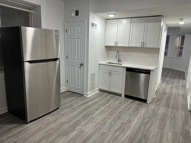 2331 W Superior St #GU — Photo 2