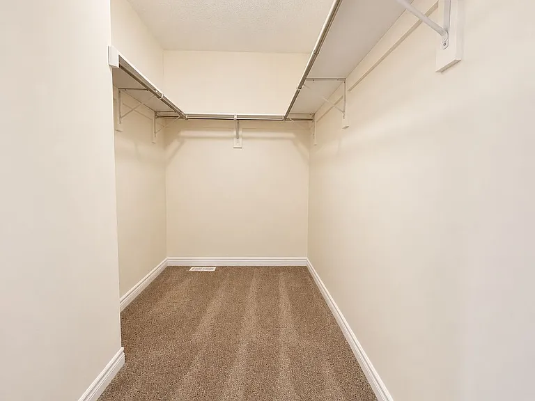 81 Folgate Cres — Photo 10
